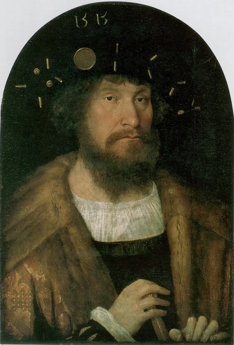 Arched-top panel portrait of a bearded, mustached man in a dark cap ringed with small gold pins like sun-rays, a white ruffled collar, and a fur-trimmed brown robe, one hand resting on a rod; the date 1515 is inscribed near the top.
