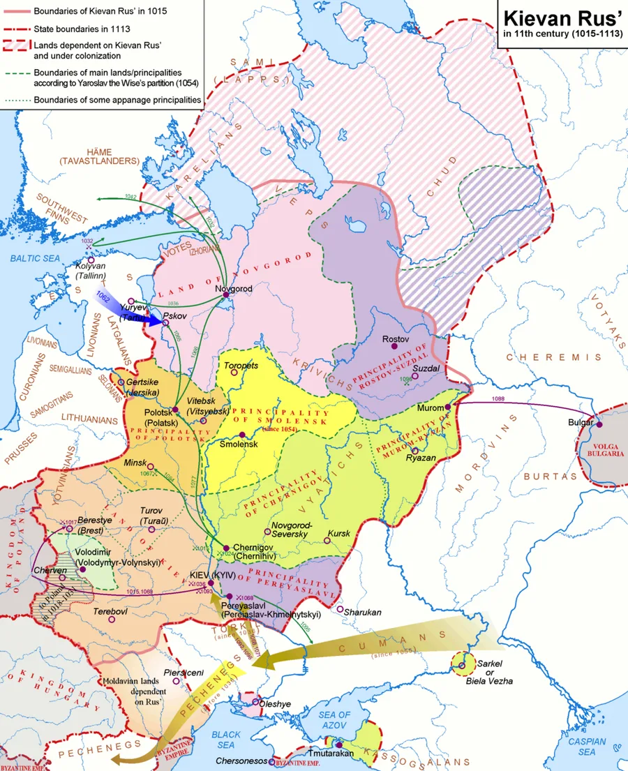 Color-coded historical map of Kievan Rus' in the 11th century (1015-1113), showing principalities including Novgorod, Kiev, Smolensk, and Chernigov, with a legend of boundary-line styles and neighboring peoples labeled around the edges.