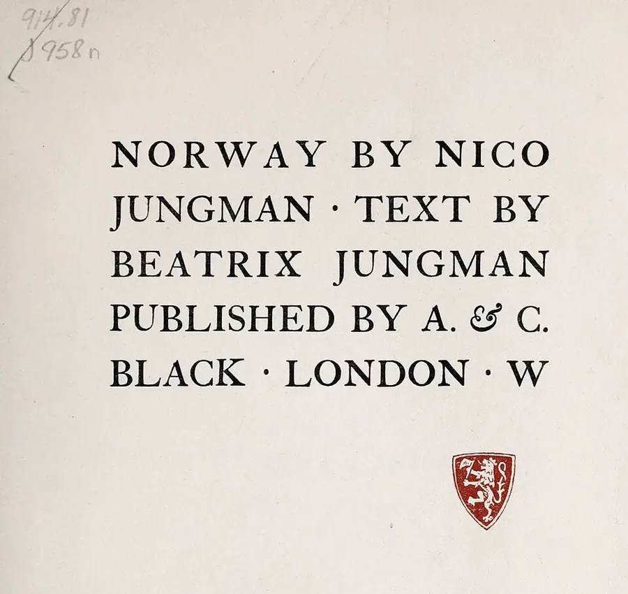 Title page of Norway (1905) by Nico Jungman: block-lettered text naming the author and publisher, with a small red heraldic shield in the lower right bearing the silver Norwegian lion holding an axe.